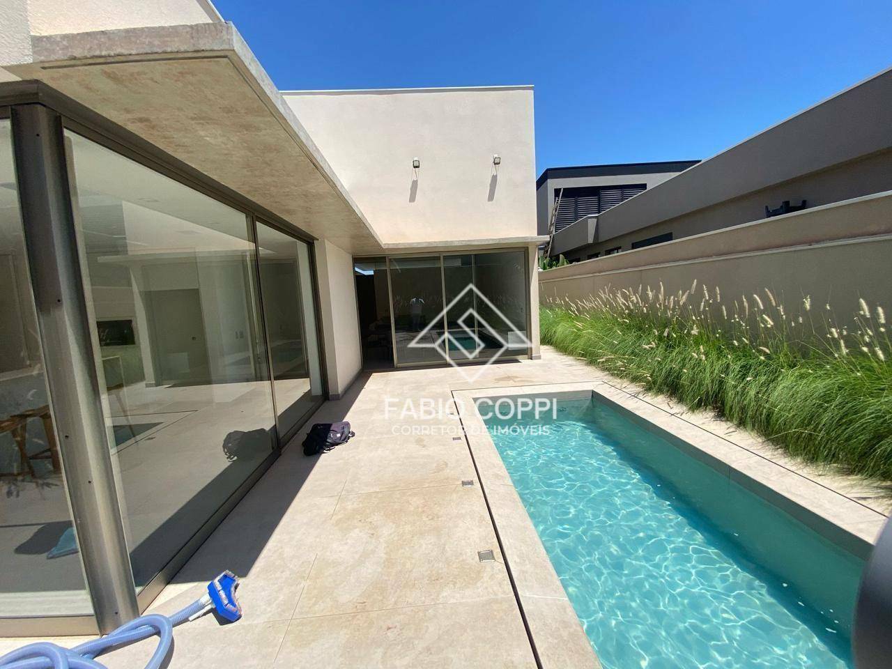 Casa de Condomínio à venda com 3 quartos, 238m² - Foto 3