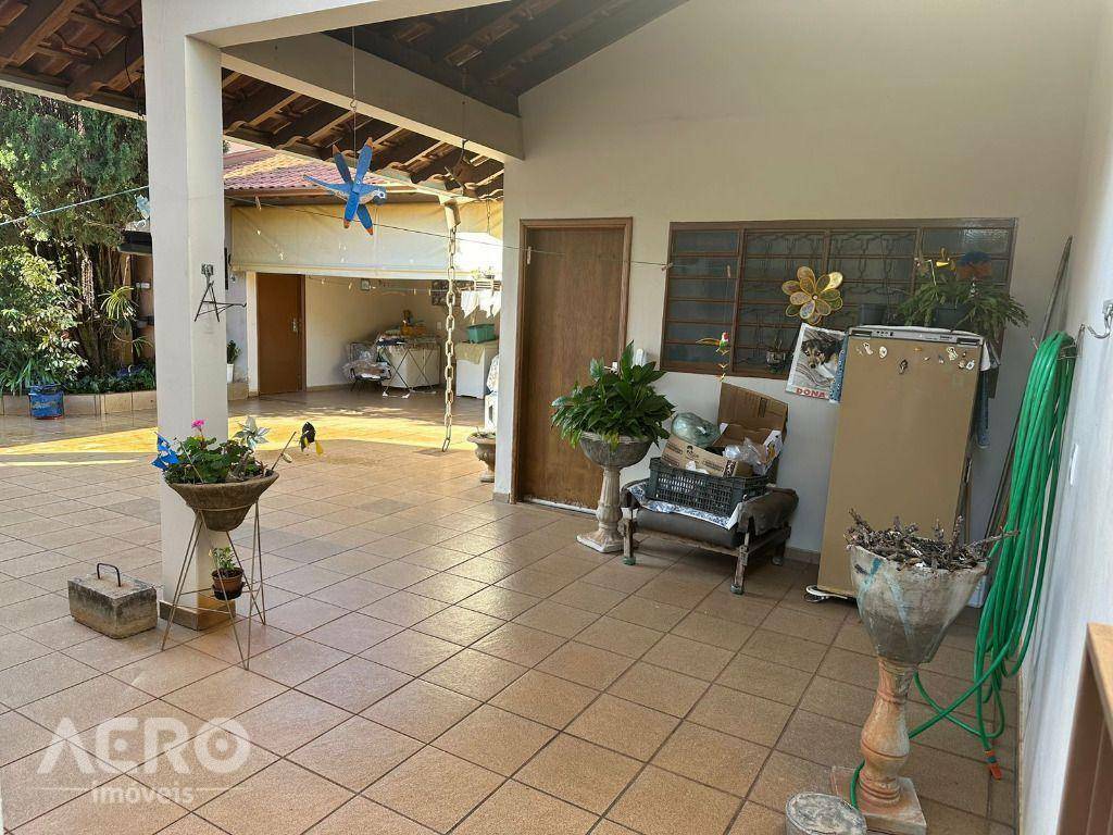 Casa à venda com 3 quartos, 305m² - Foto 6