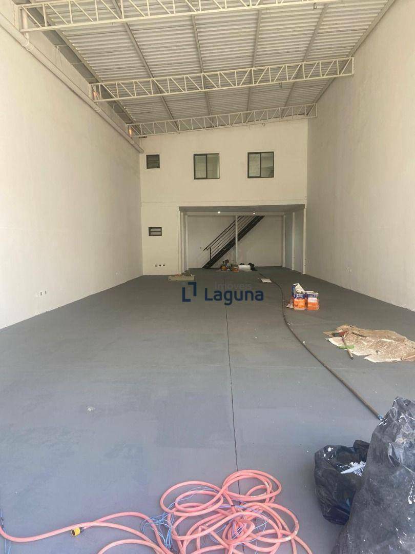 Depósito-Galpão-Armazém para alugar, 240m² - Foto 2