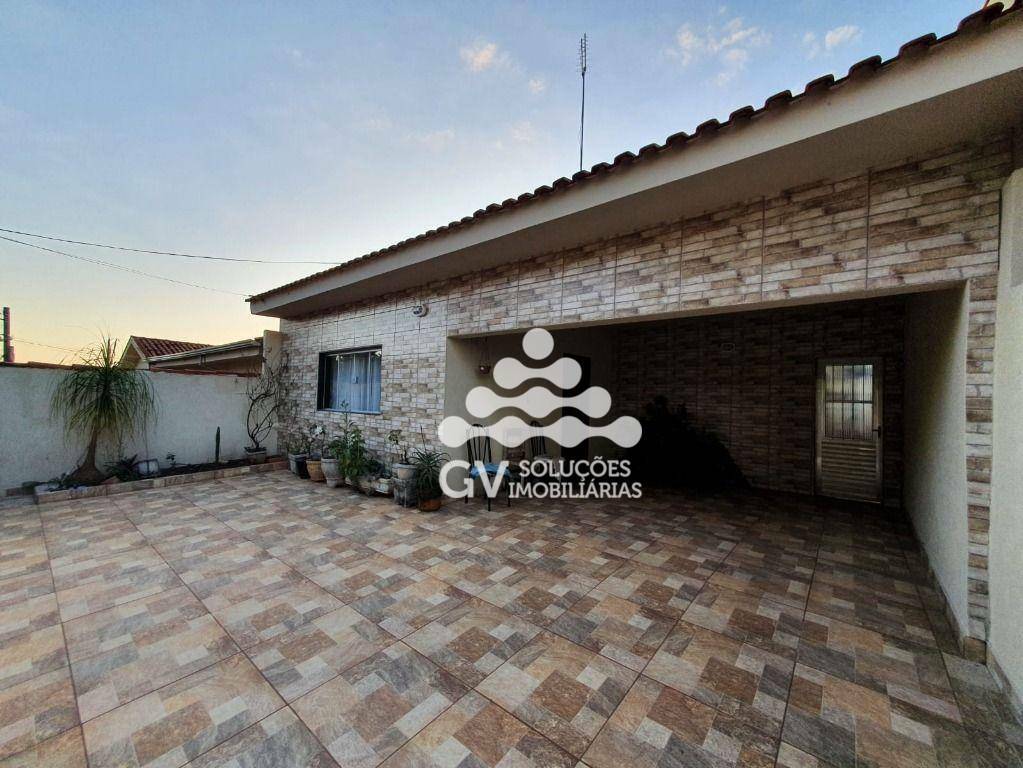 Casa à venda e aluguel com 3 quartos, 130m² - Foto 1