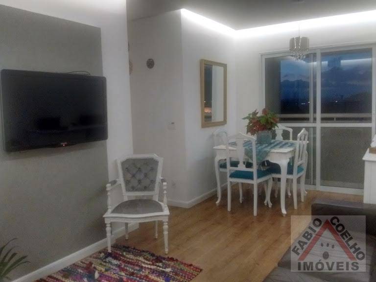 Apartamento à venda com 3 quartos, 74m² - Foto 2