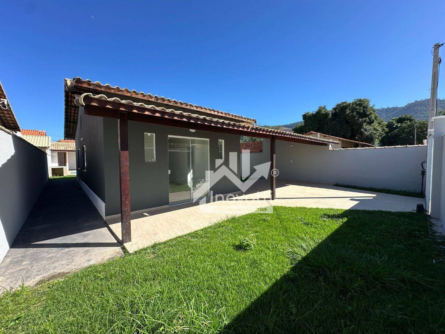 Casa à venda com 3 quartos, 132m² - Foto 1