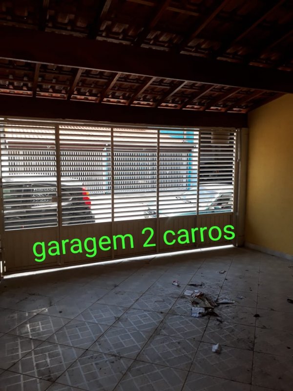 Casa à venda com 2 quartos, 70m² - Foto 1