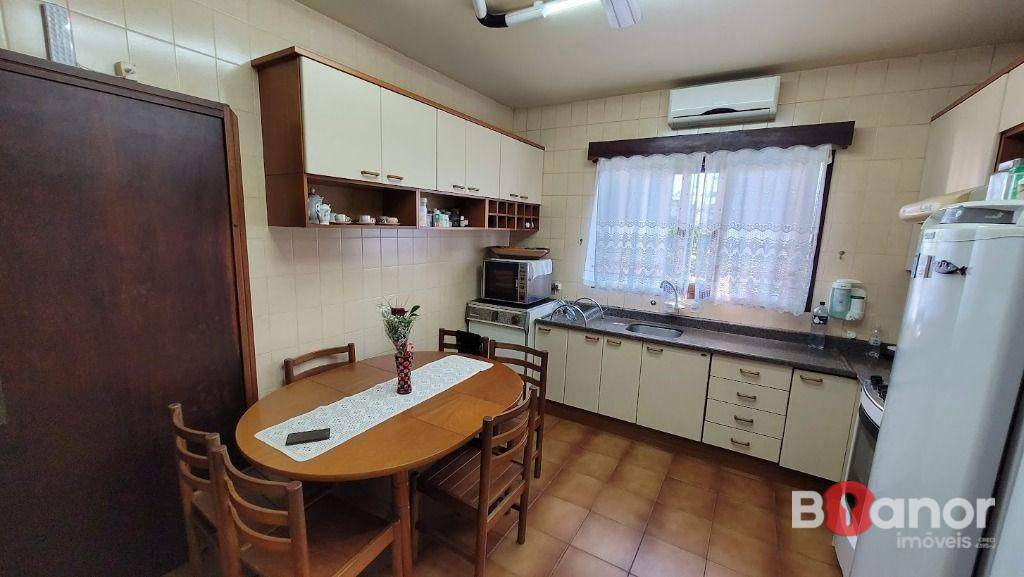 Casa à venda com 3 quartos, 310m² - Foto 8