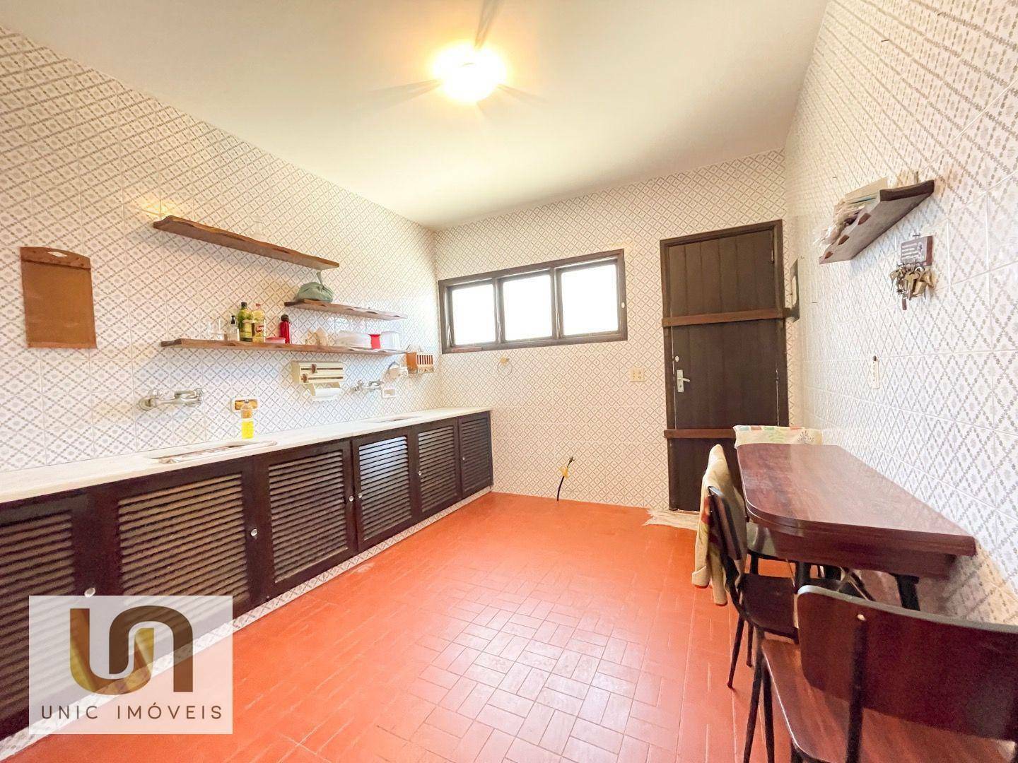 Casa à venda com 3 quartos, 349m² - Foto 9