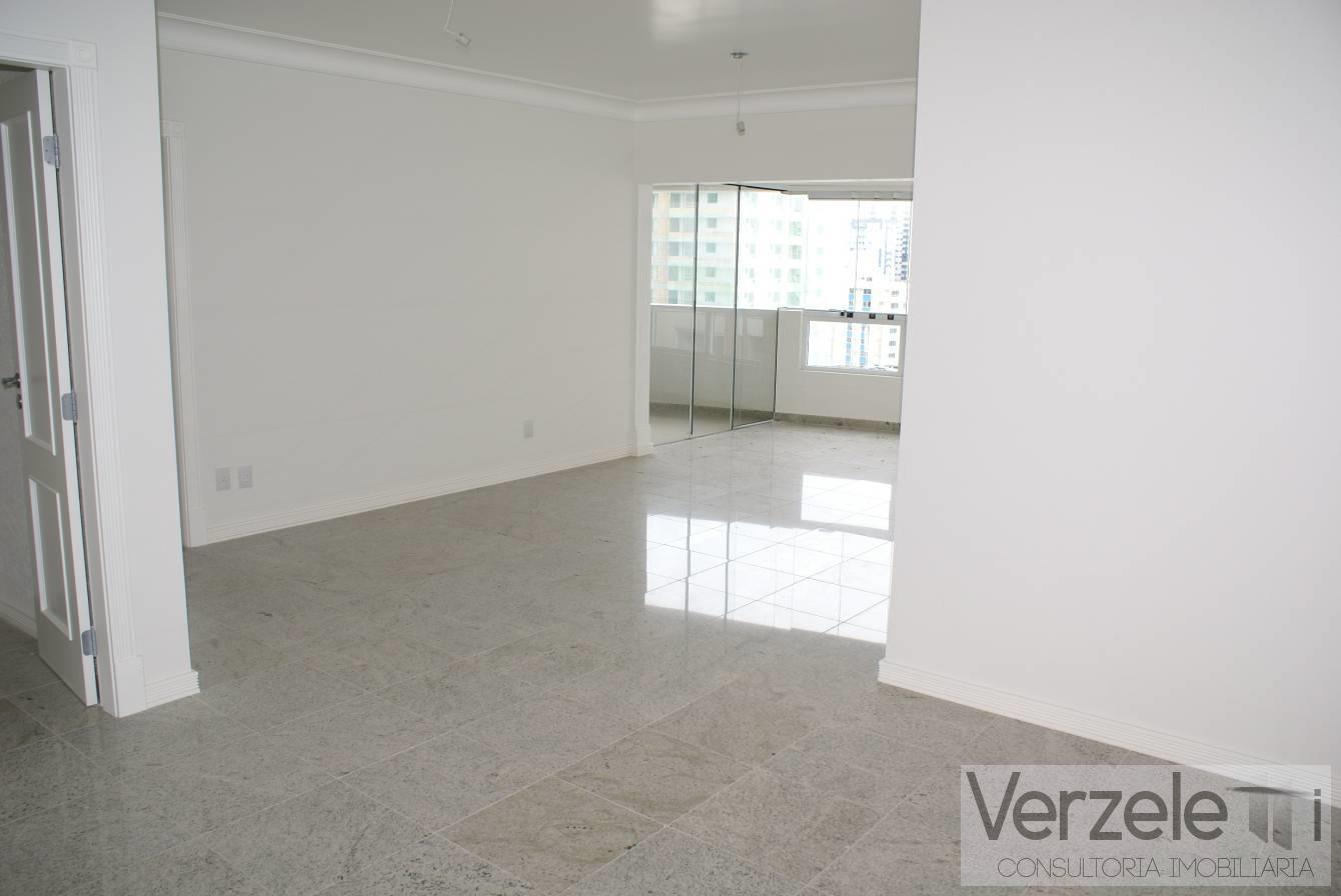 Apartamento à venda com 3 quartos, 151m² - Foto 11