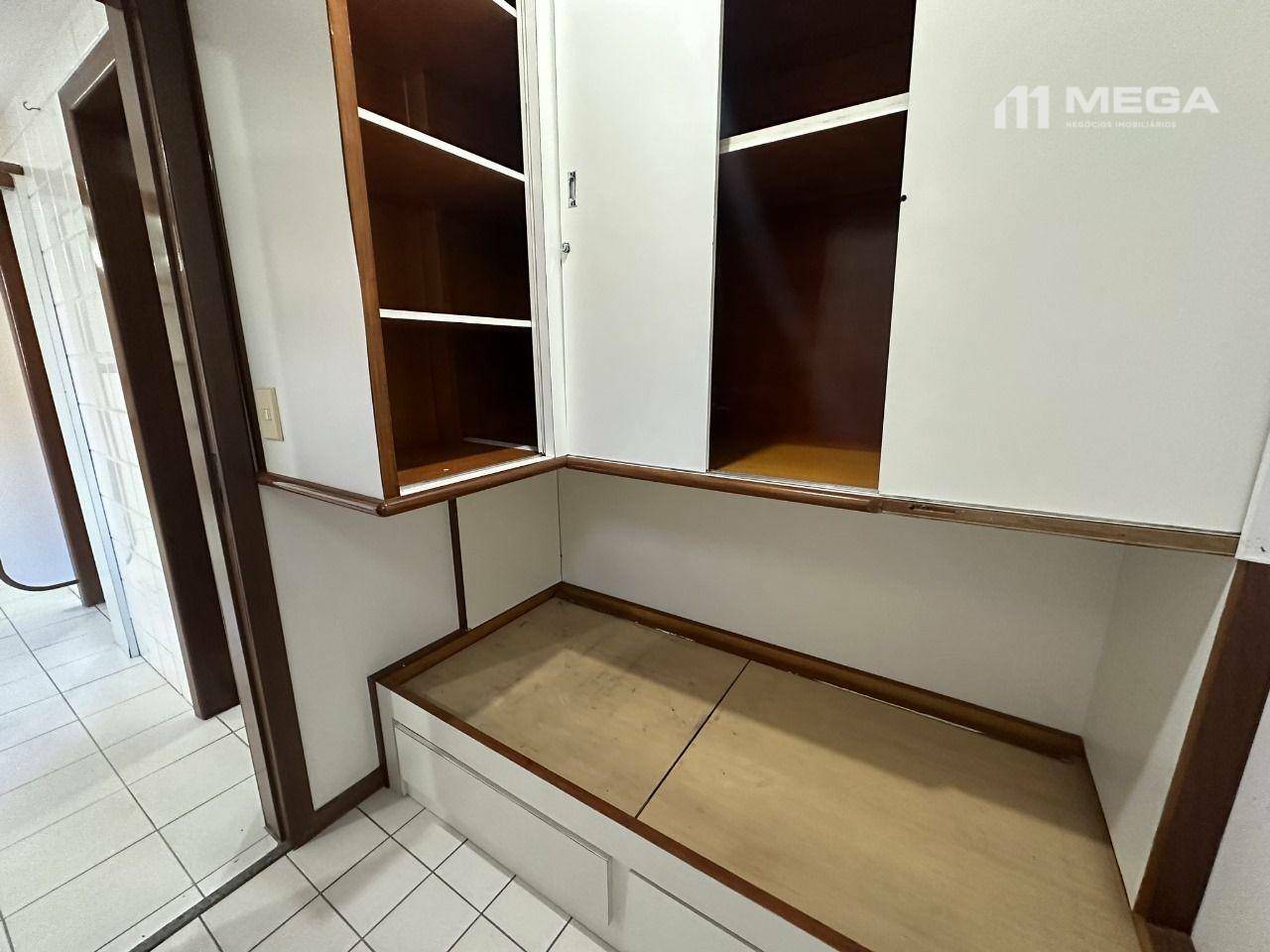 Apartamento para alugar com 3 quartos, 130m² - Foto 7