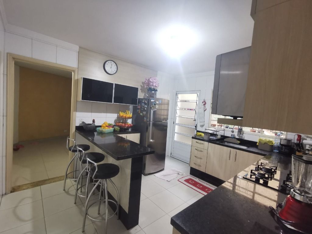 Sobrado à venda com 2 quartos, 162m² - Foto 2