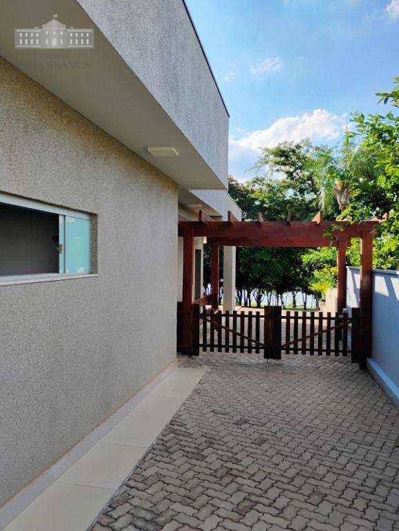 Chácara à venda com 4 quartos, 339m² - Foto 3