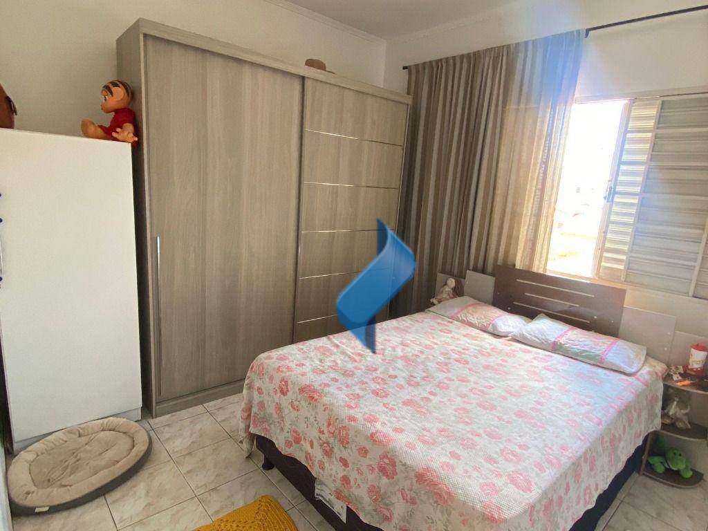 Casa à venda com 5 quartos, 242m² - Foto 2