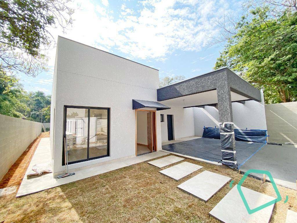 Casa de Condomínio à venda com 3 quartos, 245m² - Foto 1