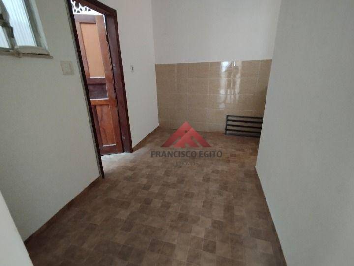 Casa à venda com 2 quartos, 70m² - Foto 10