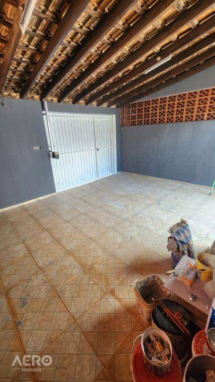 Casa à venda com 2 quartos, 118m² - Foto 2