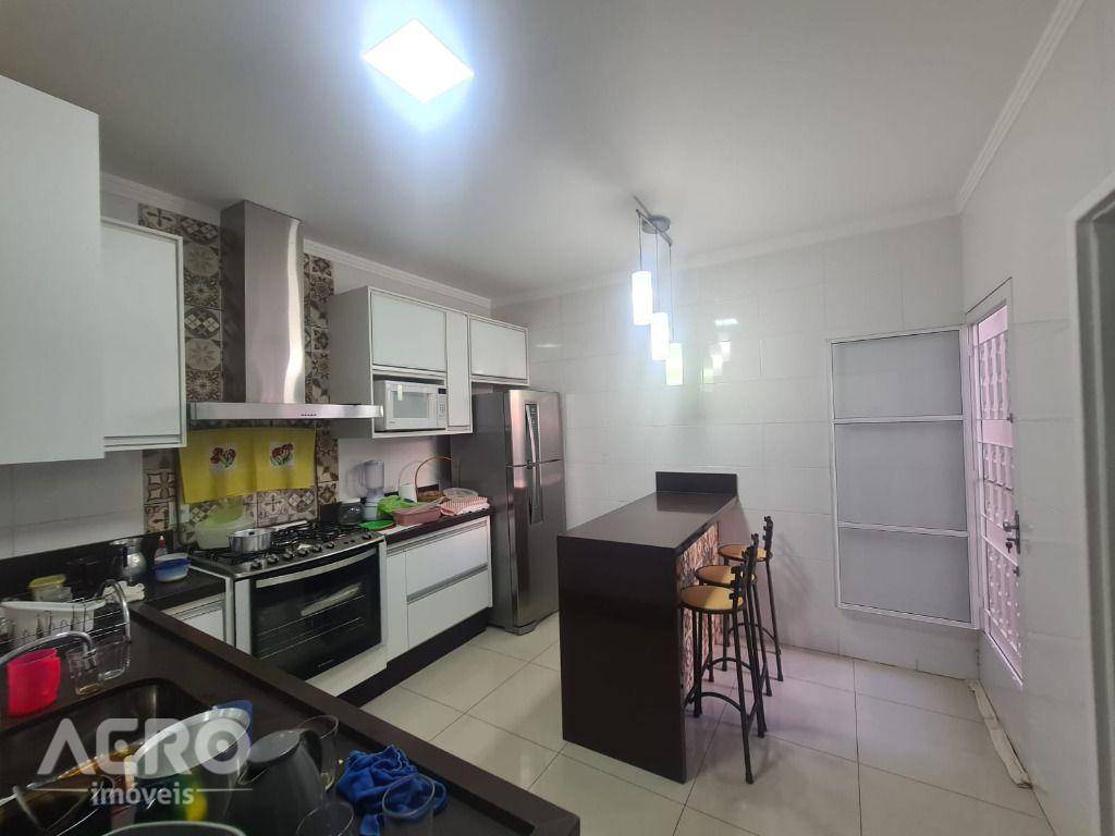 Casa à venda com 3 quartos, 230m² - Foto 33