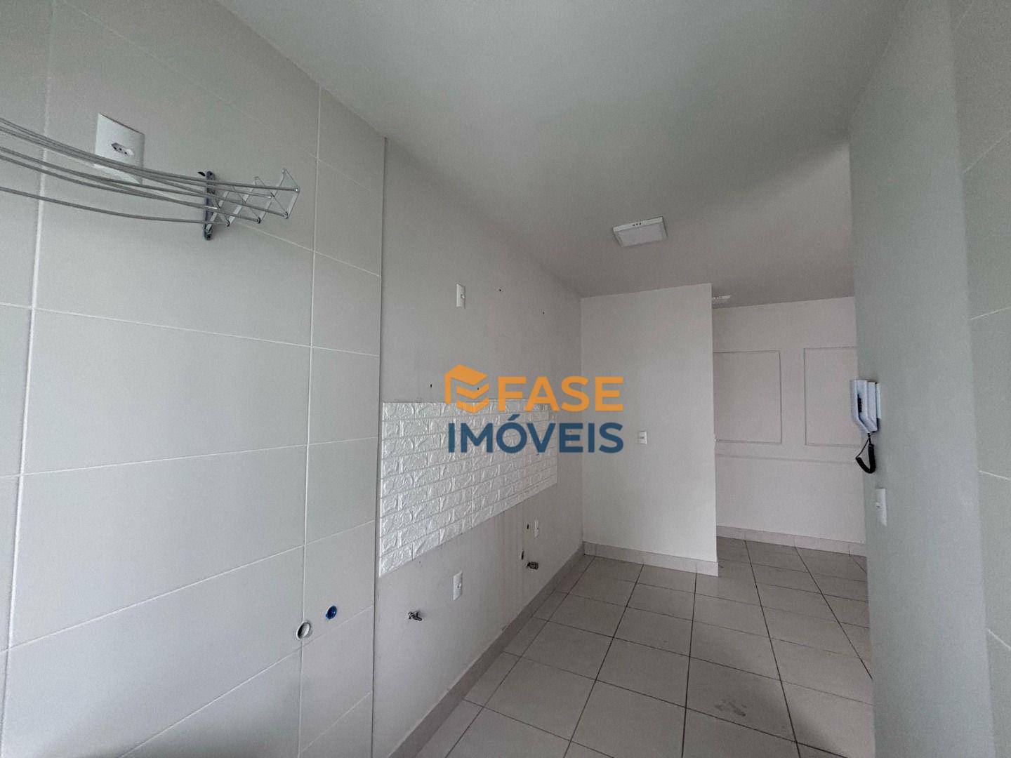 Apartamento à venda com 2 quartos, 61m² - Foto 4