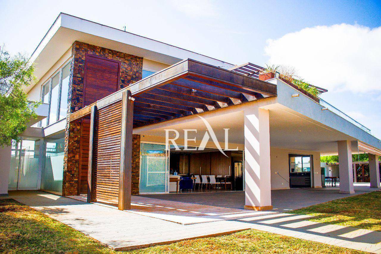 Casa à venda com 4 quartos, 730m² - Foto 1