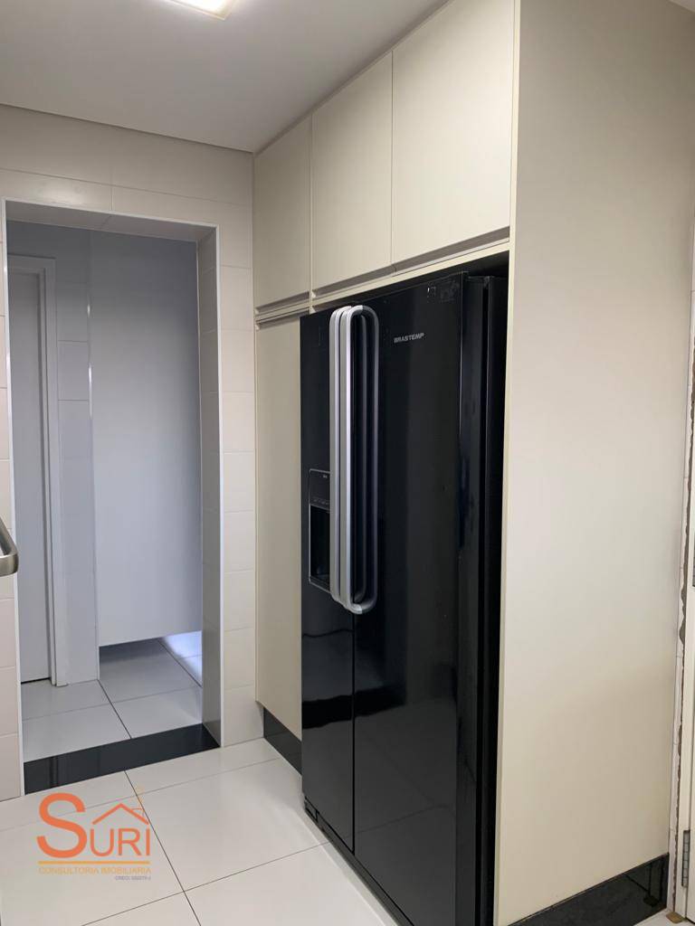 Apartamento à venda com 3 quartos, 200m² - Foto 32