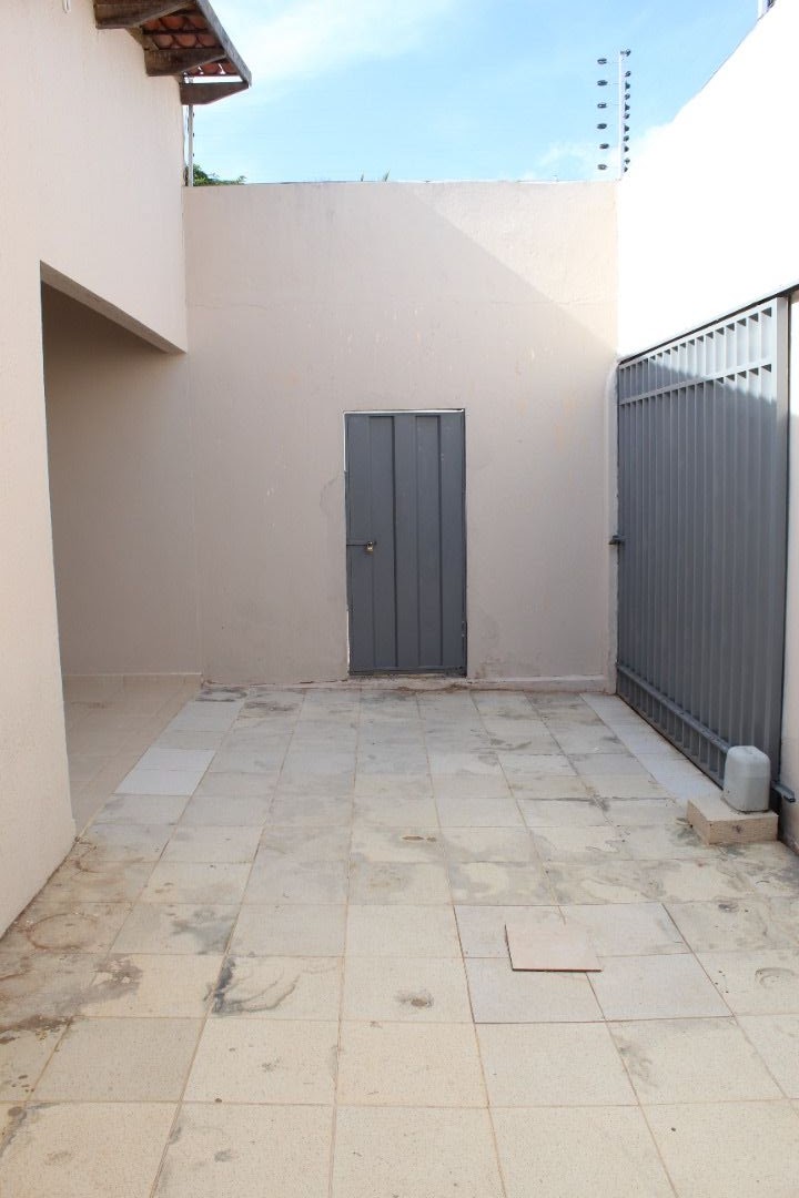 Casa à venda com 3 quartos, 120m² - Foto 2