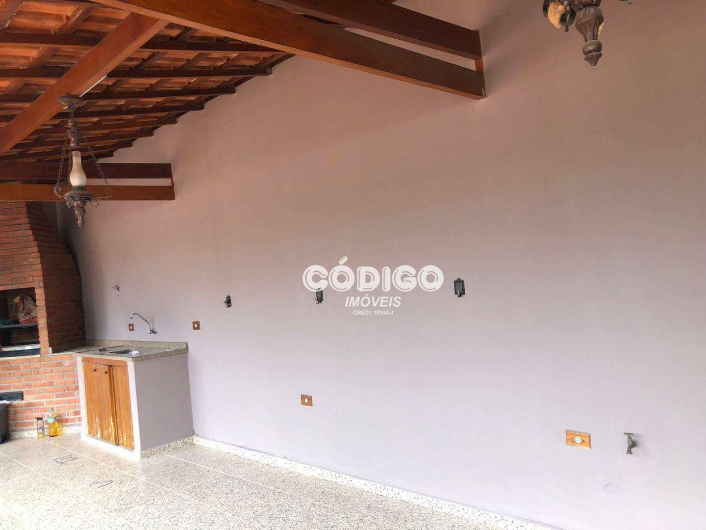 Casa à venda e aluguel com 3 quartos, 250m² - Foto 15