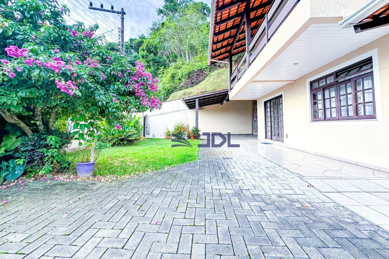 Casa à venda com 5 quartos, 300m² - Foto 2