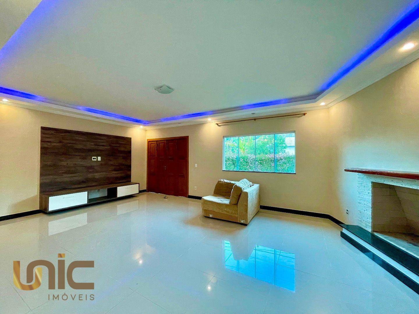 Casa de Condomínio à venda com 4 quartos, 185m² - Foto 2