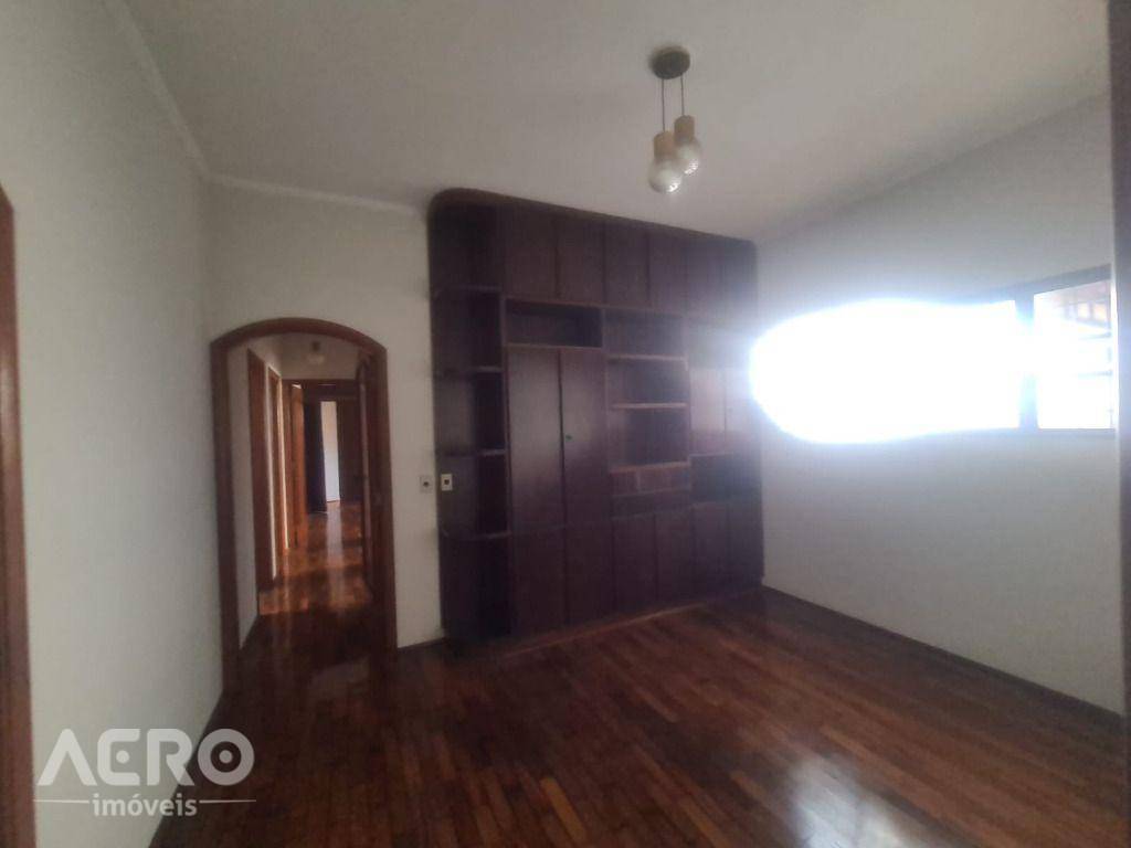 Casa à venda com 3 quartos, 280m² - Foto 5