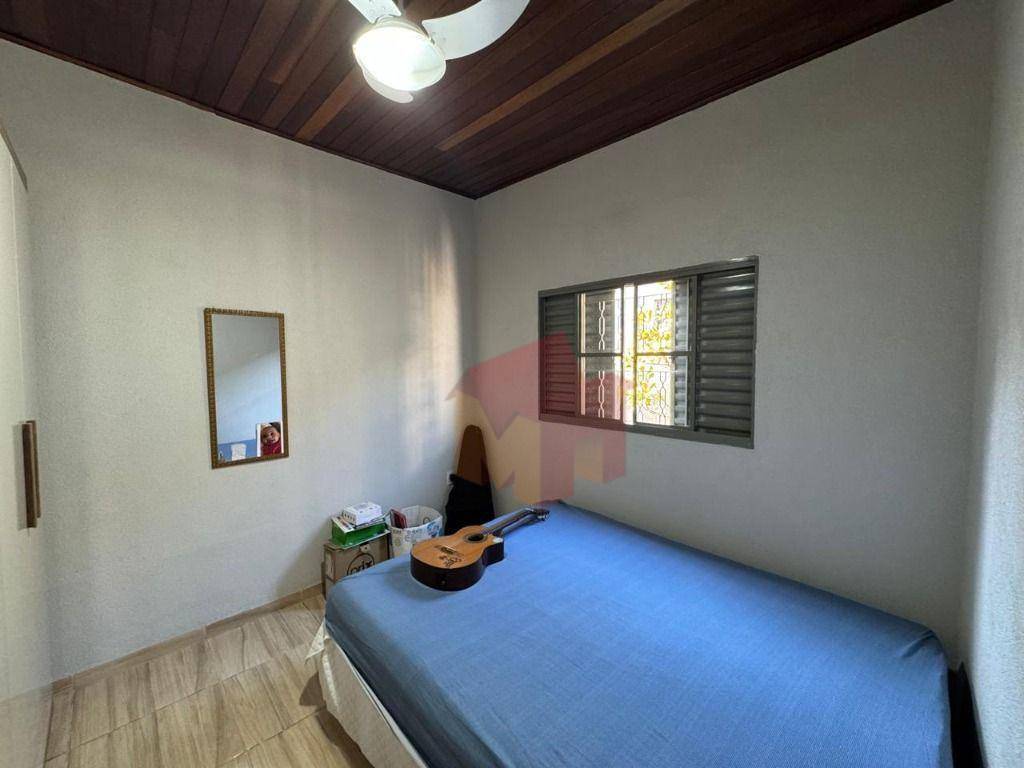 Casa à venda com 5 quartos, 200m² - Foto 3