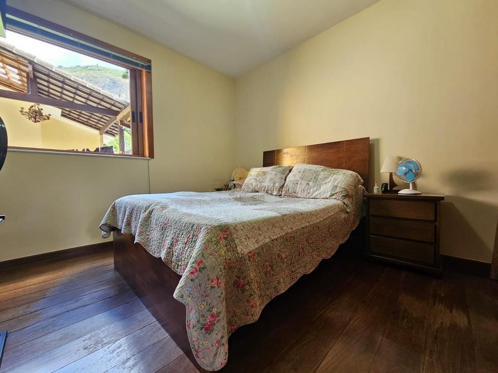 Casa à venda com 4 quartos, 200m² - Foto 32