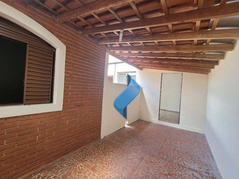 Casa para alugar com 3 quartos, 197m² - Foto 30