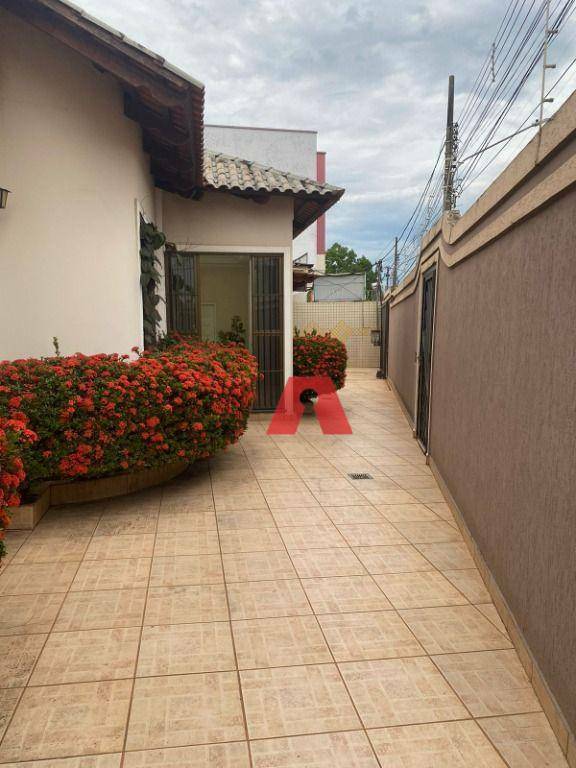 Casa para alugar com 3 quartos, 228m² - Foto 2