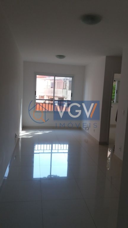 Apartamento à venda com 2 quartos, 55m² - Foto 2