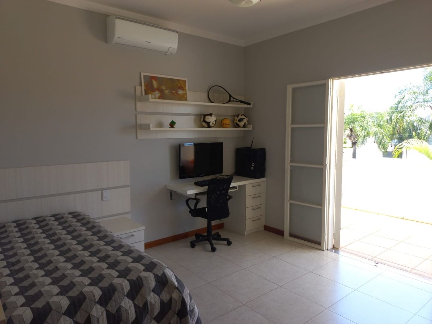 Casa à venda com 3 quartos, 305m² - Foto 1