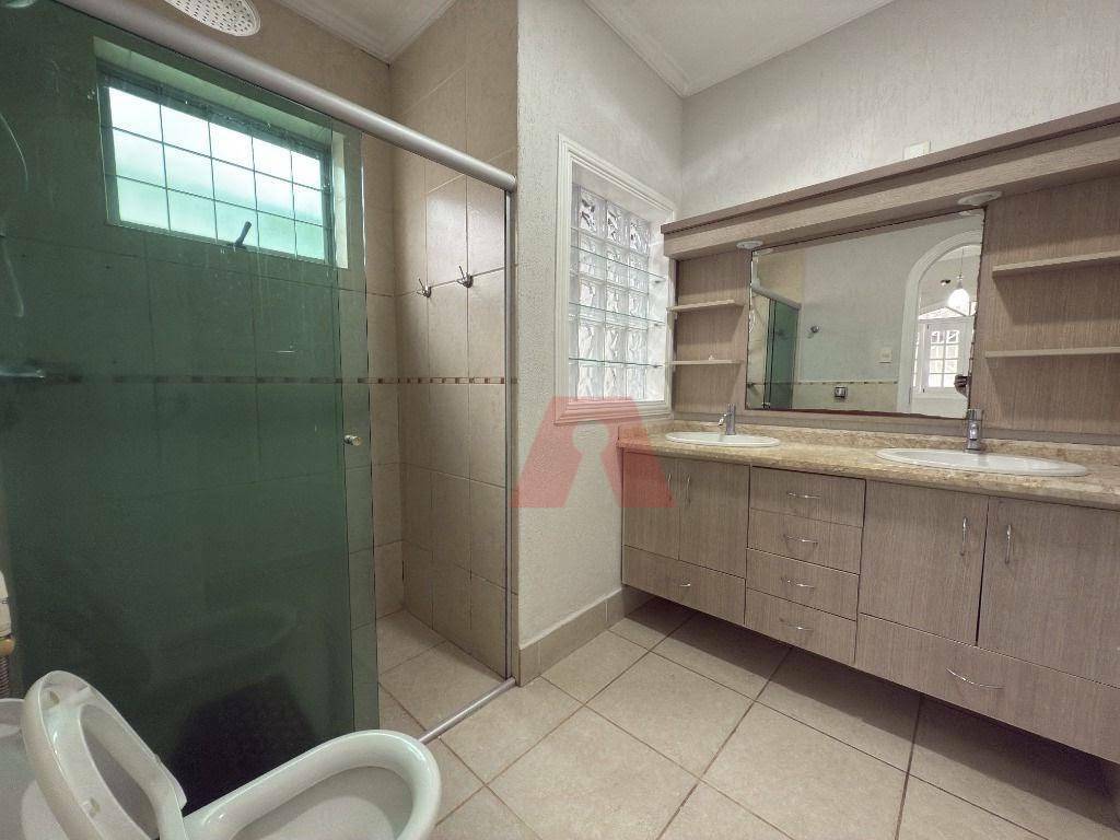 Casa de Condomínio para alugar com 2 quartos, 250m² - Foto 13
