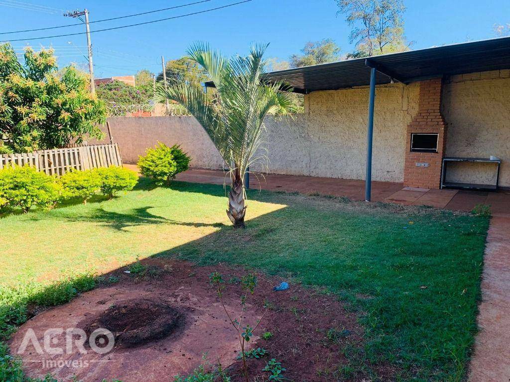 Casa à venda com 2 quartos, 80m² - Foto 2