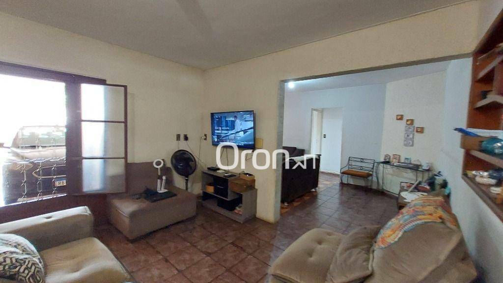 Casa à venda com 5 quartos, 333m² - Foto 2