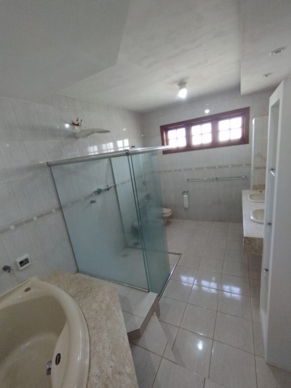 Casa para alugar com 5 quartos, 360m² - Foto 9