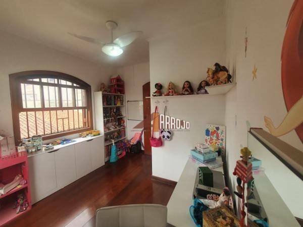 Sobrado à venda com 5 quartos, 240m² - Foto 22