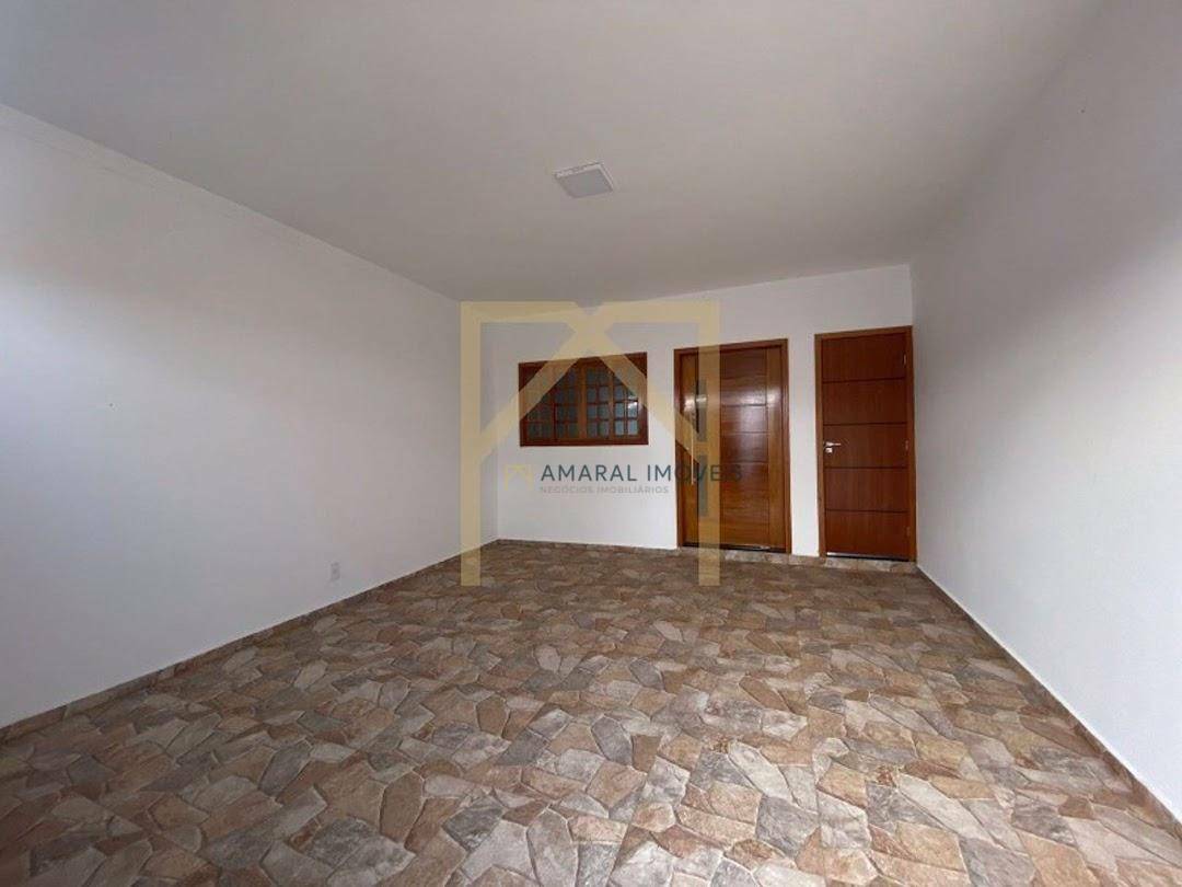 Casa à venda com 3 quartos, 160m² - Foto 1