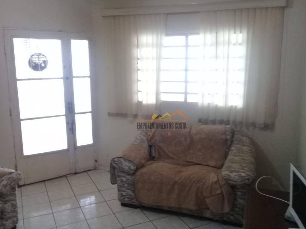 Casa à venda com 4 quartos, 150m² - Foto 2