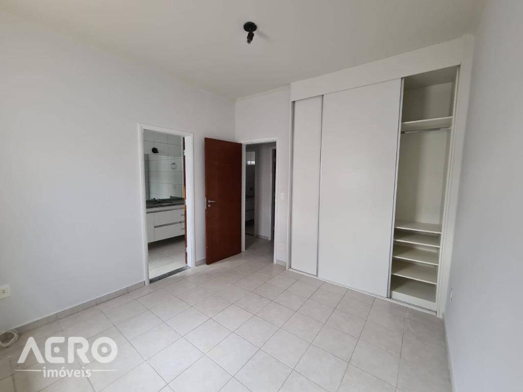 Casa à venda com 4 quartos, 200m² - Foto 15