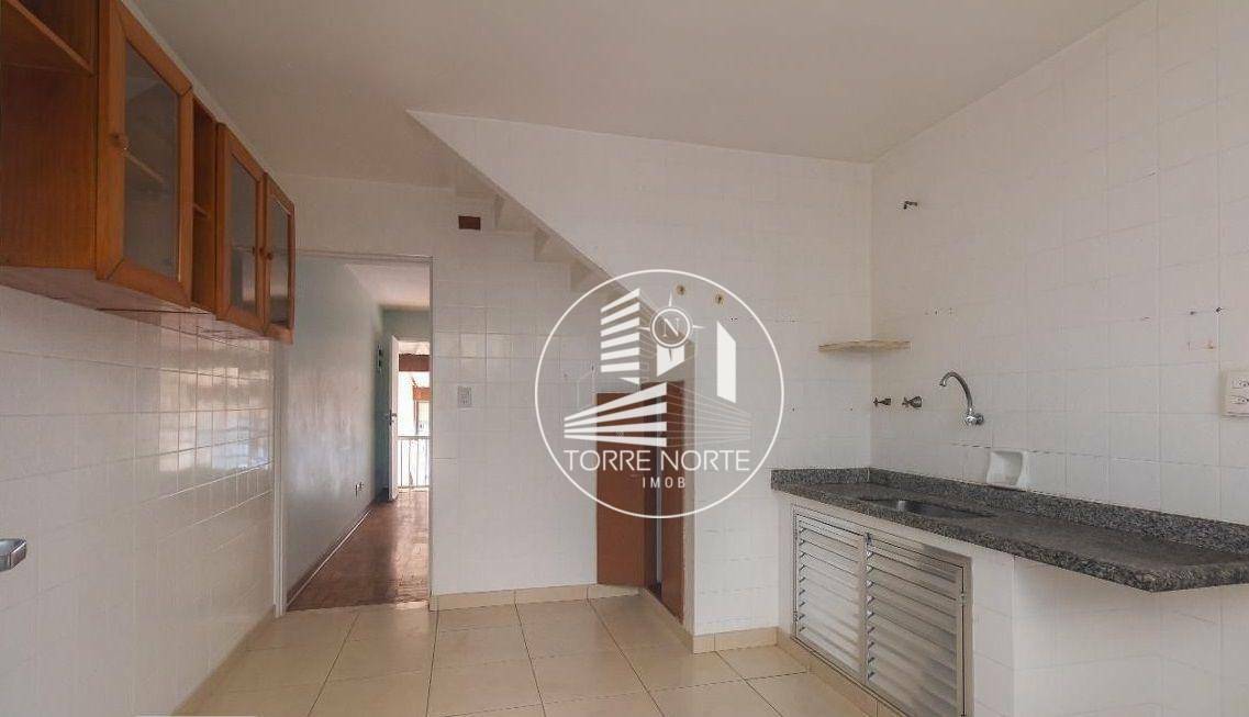 Casa à venda com 2 quartos, 100m² - Foto 10