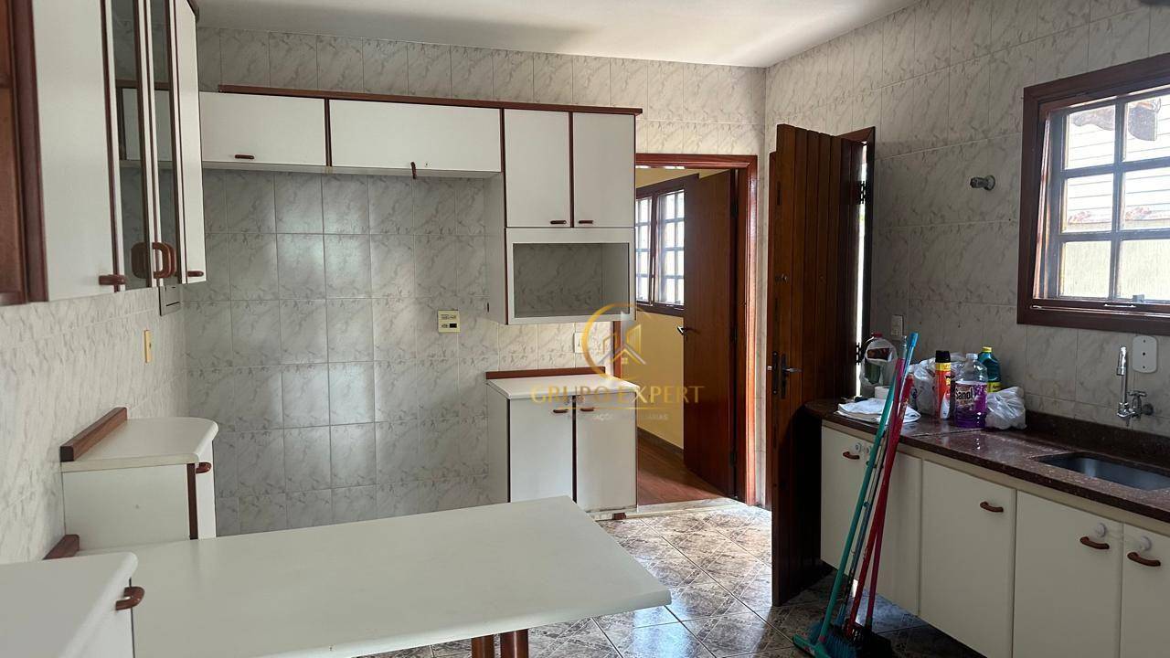 Sobrado à venda com 6 quartos, 240m² - Foto 16