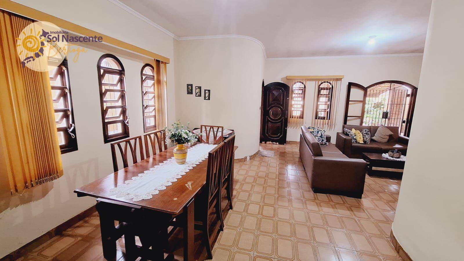 Casa à venda com 5 quartos, 141m² - Foto 1