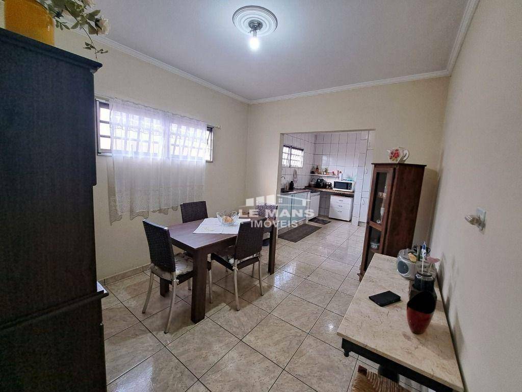 Casa, 3 quartos, 200 m² - Foto 9