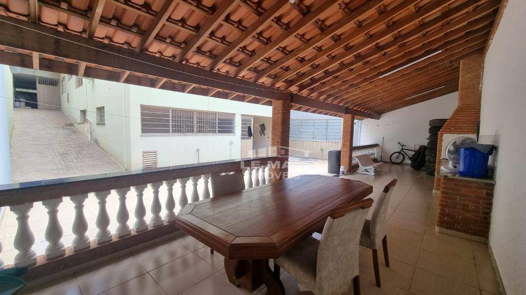 Casa à venda com 4 quartos, 330m² - Foto 23