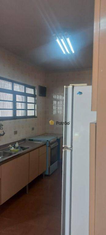 Sobrado à venda com 3 quartos, 288m² - Foto 4