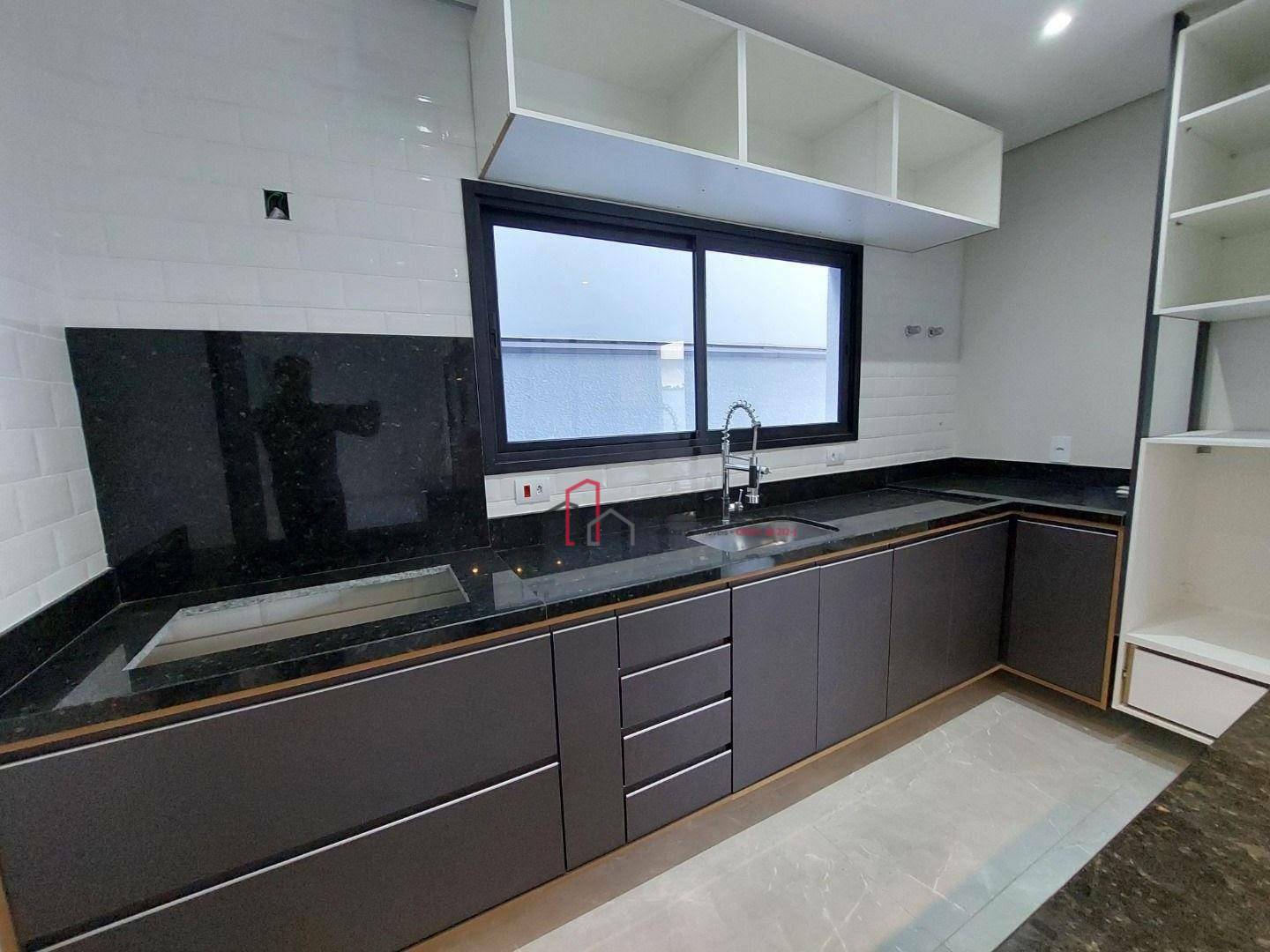 Sobrado à venda com 4 quartos, 256m² - Foto 14