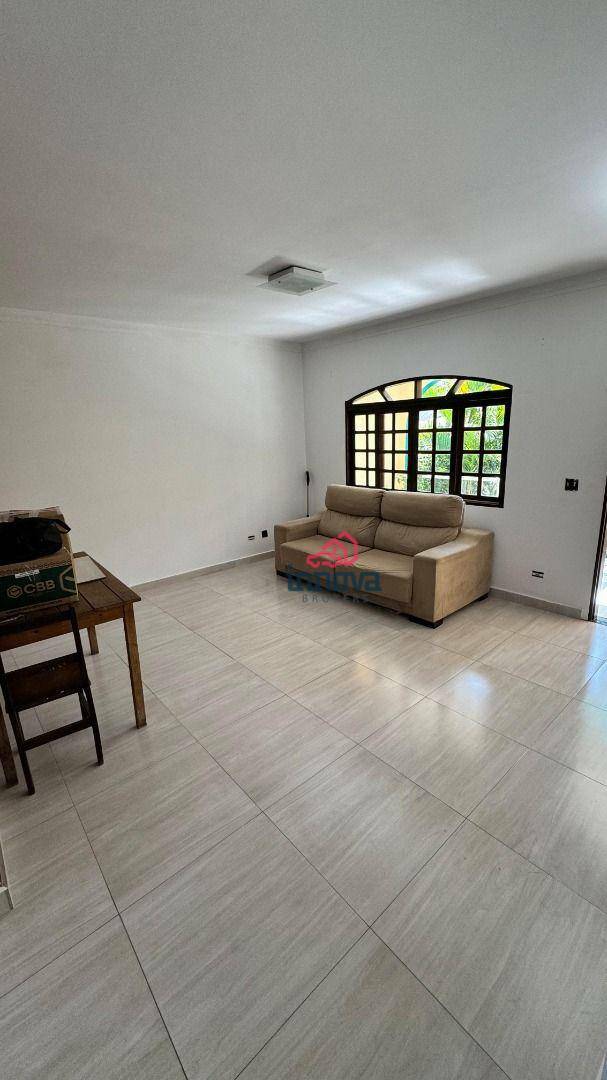 Casa à venda com 3 quartos, 339m² - Foto 1