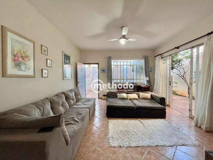 Casa à venda com 3 quartos, 206m² - Foto 2