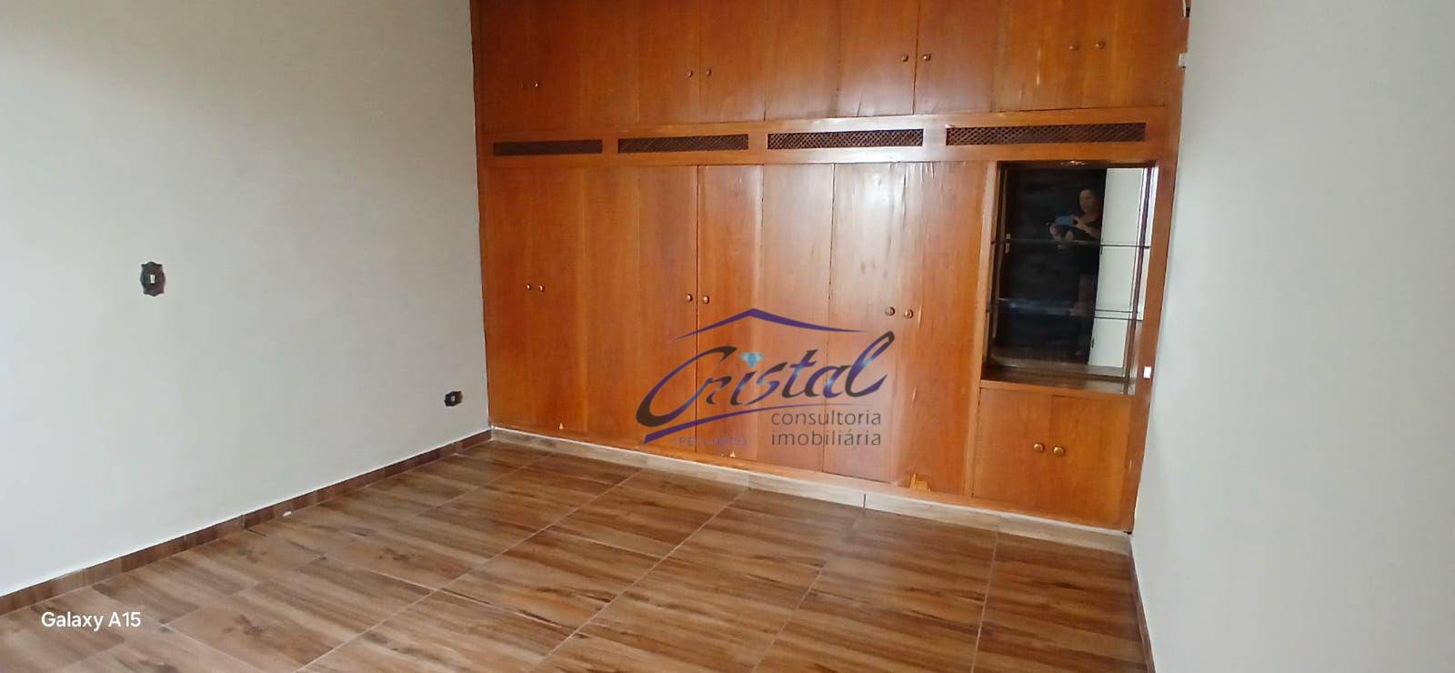 Casa para alugar com 4 quartos, 250m² - Foto 22